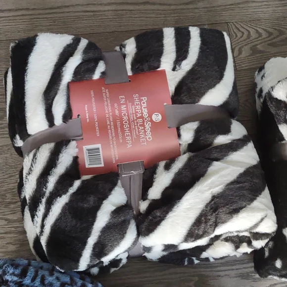 Beautiful  throws blankets 🌟♥️🍀 - Picture 4 of 4